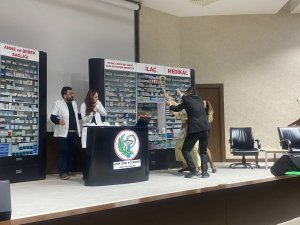 ODAMIZ TİYATRO TOPLULUĞU TARAFINDAN HAZIRLANAN ZOR ECZANE OYUNU SAHNELENDİ