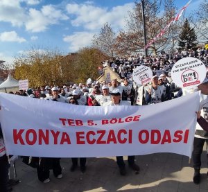 BÜYÜK ECZACI MİTİNGİ GERÇEKLEŞTİ